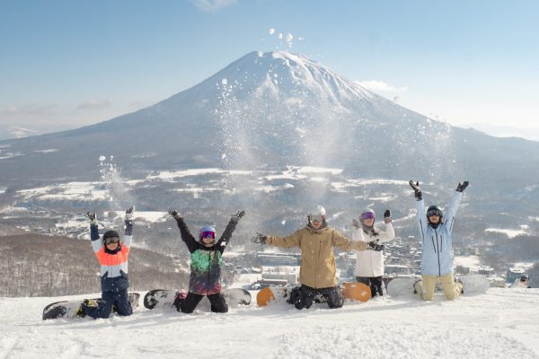 Japan, Hokkaido, Niseko, Niseko United, Hirafu, Grand Hirafu, private tour, Ma Family, Toni Rodriguez snowboard, snowboarding, snow sports, snow, action, winter, private