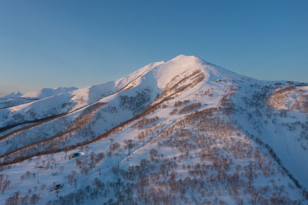 2026.02.13 Spring Selects-3 Sea And Summit Media, Japan, Hokkaido, Niseko, drone, sunset, snow, mountains, DJI, Mavic 2, Mavic Pro